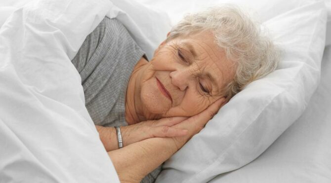 İleri yaşta az uyumak kronik hastalık riskini artırıyor