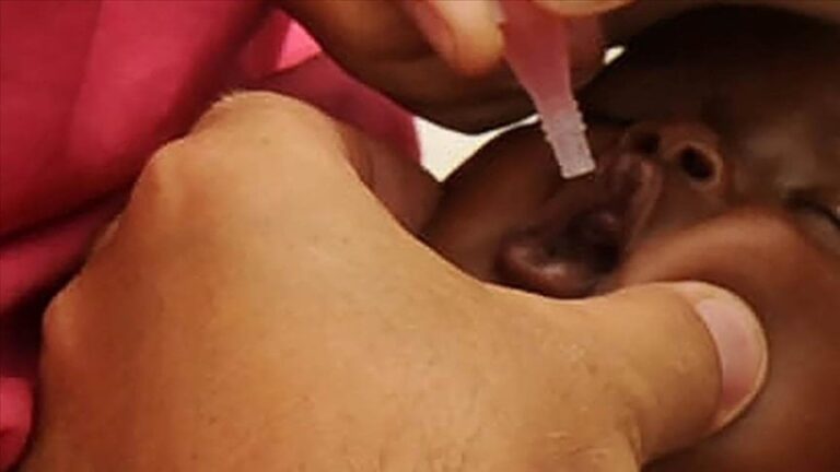Bangladeşli bilim insanları ağız yoluyla alınabilen çocuk felci aşısı geliştirdi